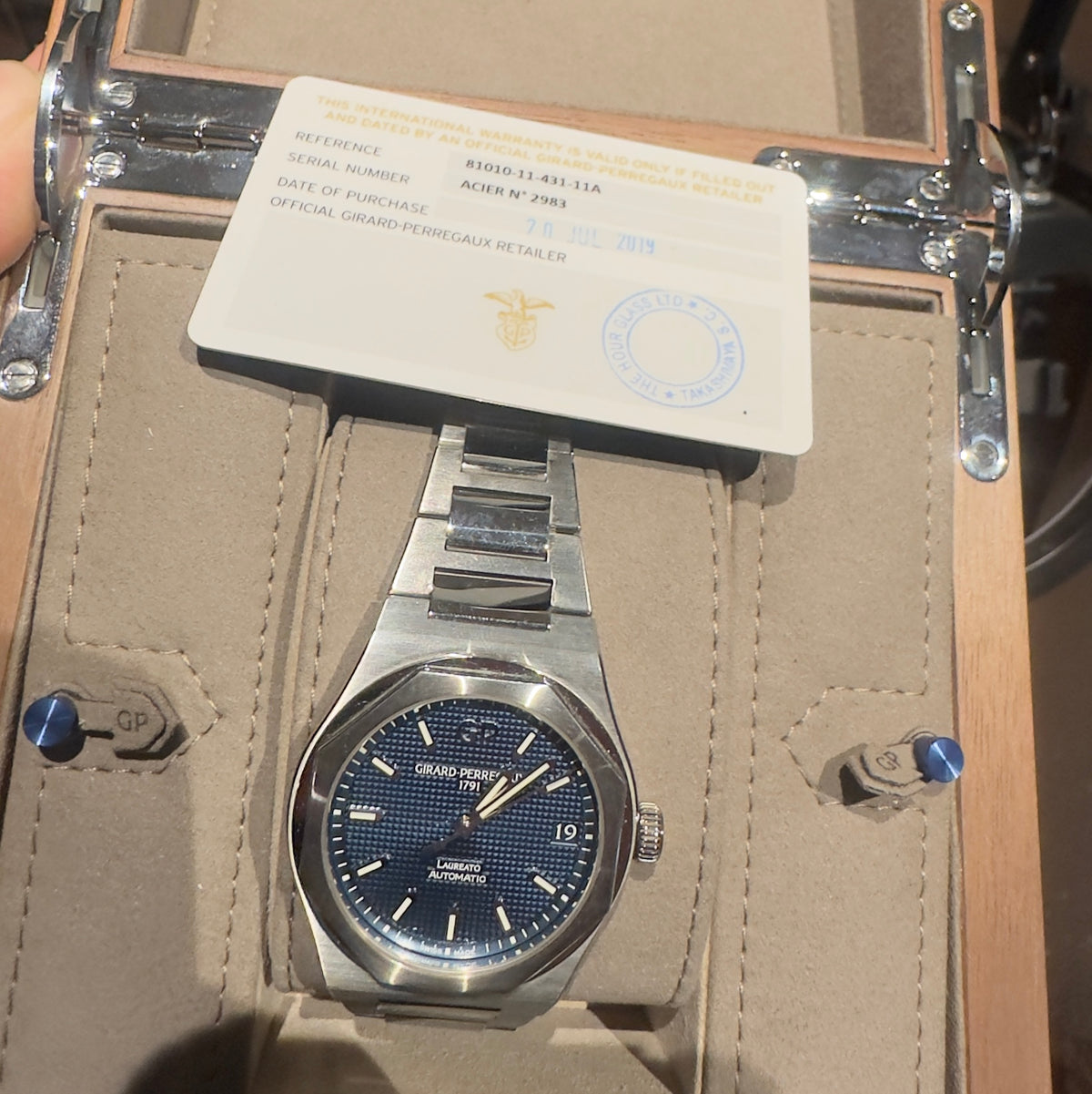 2019 Girard-Perregaux Laureato 42 Blue | 81010-11-431-11A | Full set