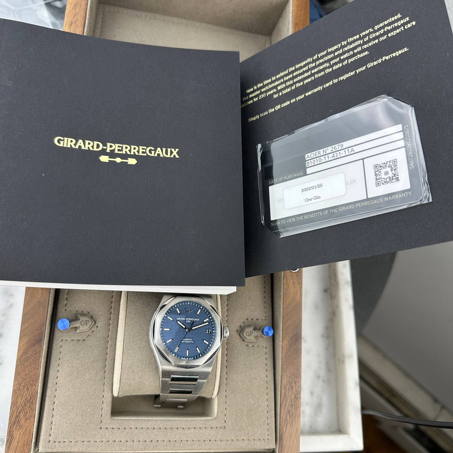 2022 Girard-Perregaux Laureato | 81010-11-431-11A | Full Set