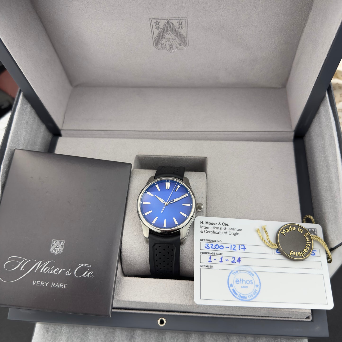 2024 H. Moser & Cie Pioneer 40 Arctic Blue | 3200-1217 | Full Set