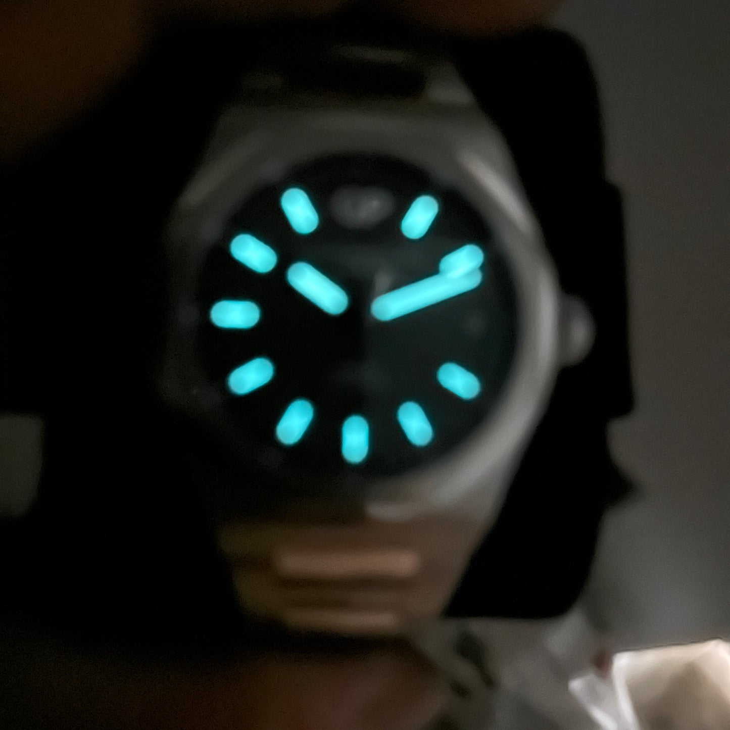 2023 Girard-Perregaux Laureato Green | 81010-11-3153-1CM | Full Set