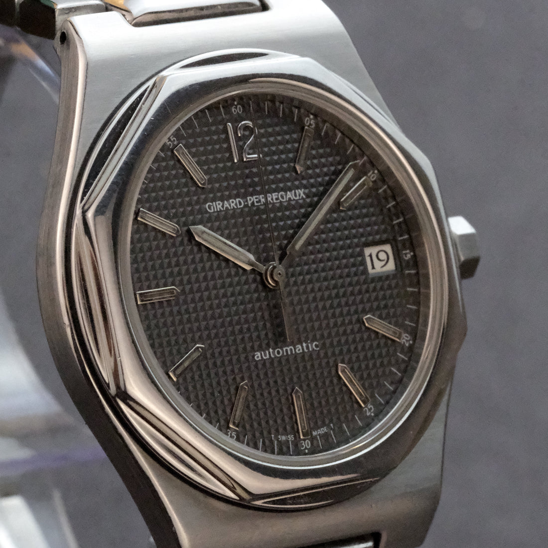 Girard-Perregaux Laureato 8010: History, Details, and Why Collectors Love It