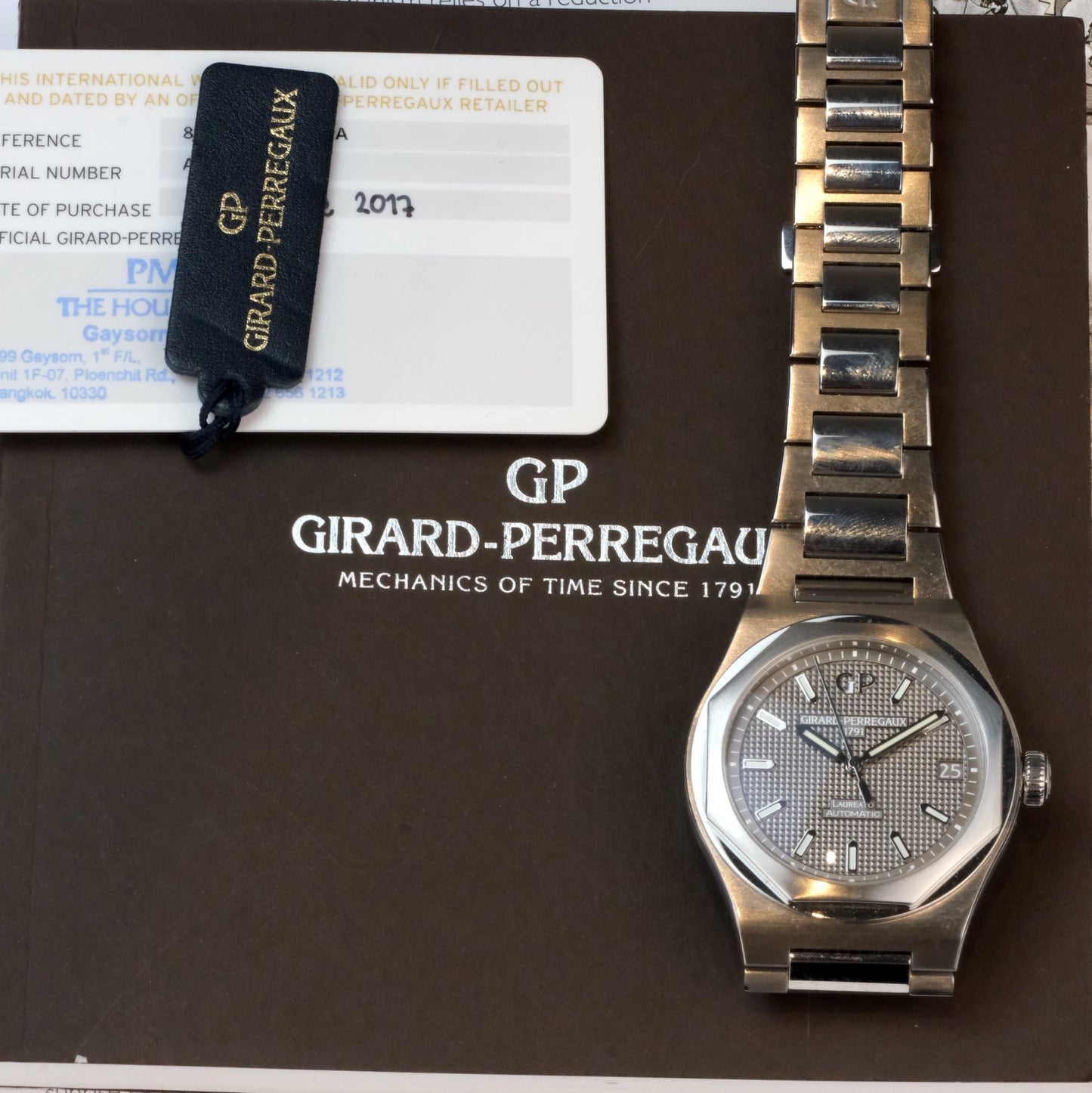 2017 Girard-Perregaux Laureato 81010-11-231-11A with warranty card