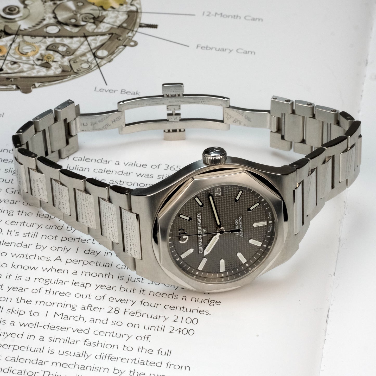 2017 Girard-Perregaux Laureato 81010-11-231-11A with warranty card