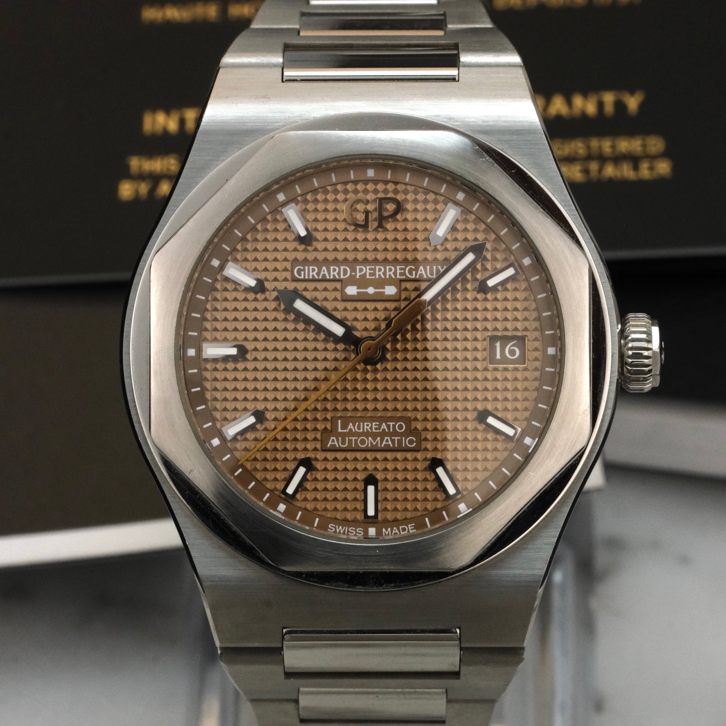 2022 Girard-Perregaux Laureato 81005, 38mm, copper dial, full set