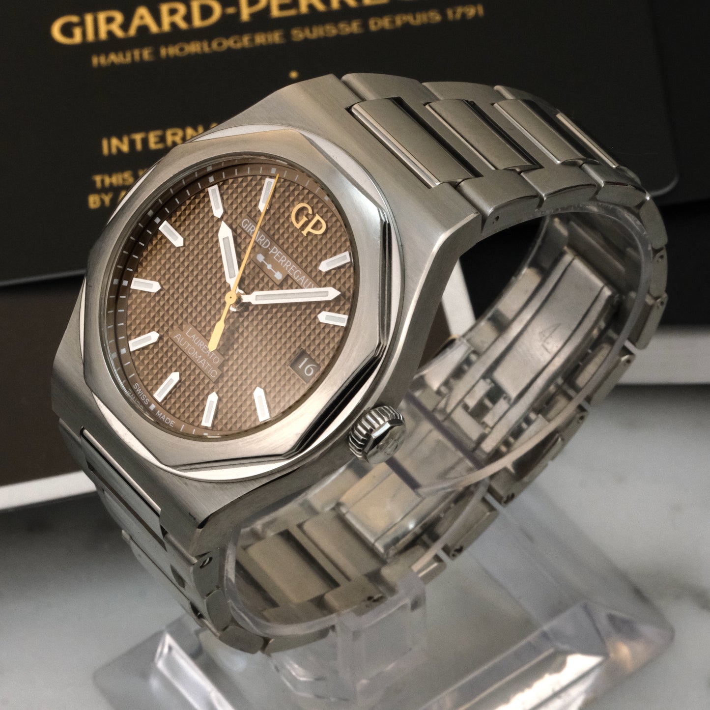 2022 Girard-Perregaux Laureato 81005, 38mm, copper dial, full set