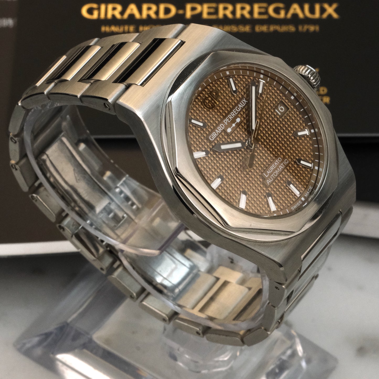 2022 Girard-Perregaux Laureato 81005, 38mm, copper dial, full set