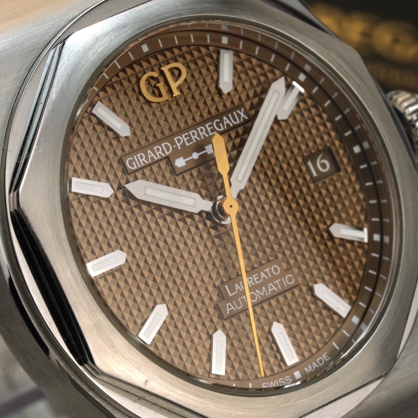 2022 Girard-Perregaux Laureato 81005, 38mm, copper dial, full set