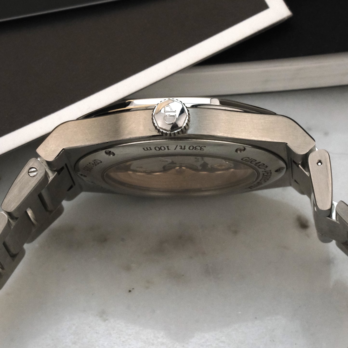 2022 Girard-Perregaux Laureato 81005, 38mm, copper dial, full set