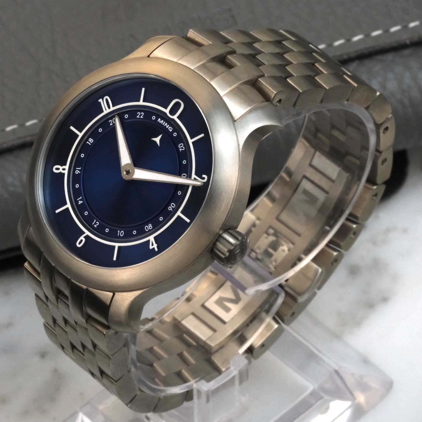 Ming 17.03 | Box + Accessories