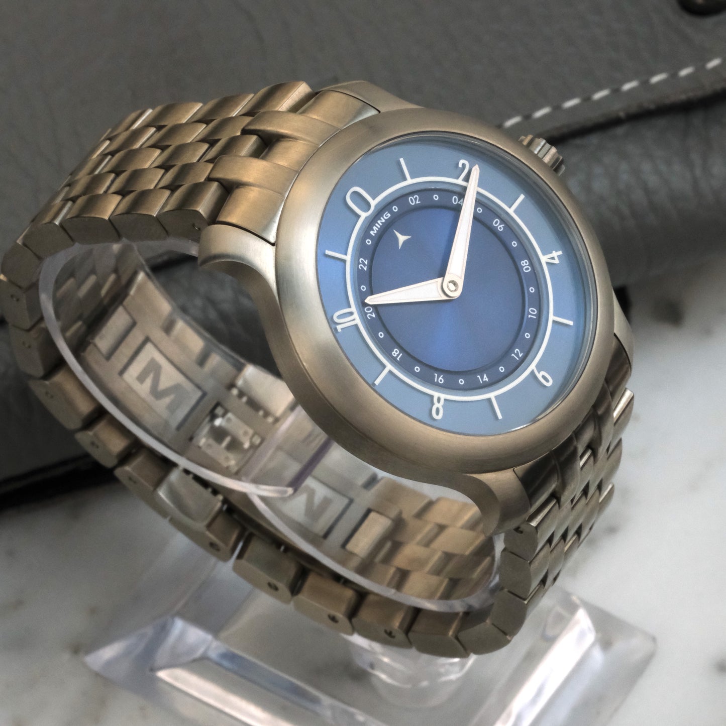 Ming 17.03 | Box + Accessories