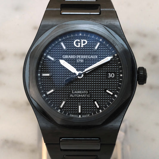 Girard-Perregaux Laureato Ceramic 38mm, 81005-32-631