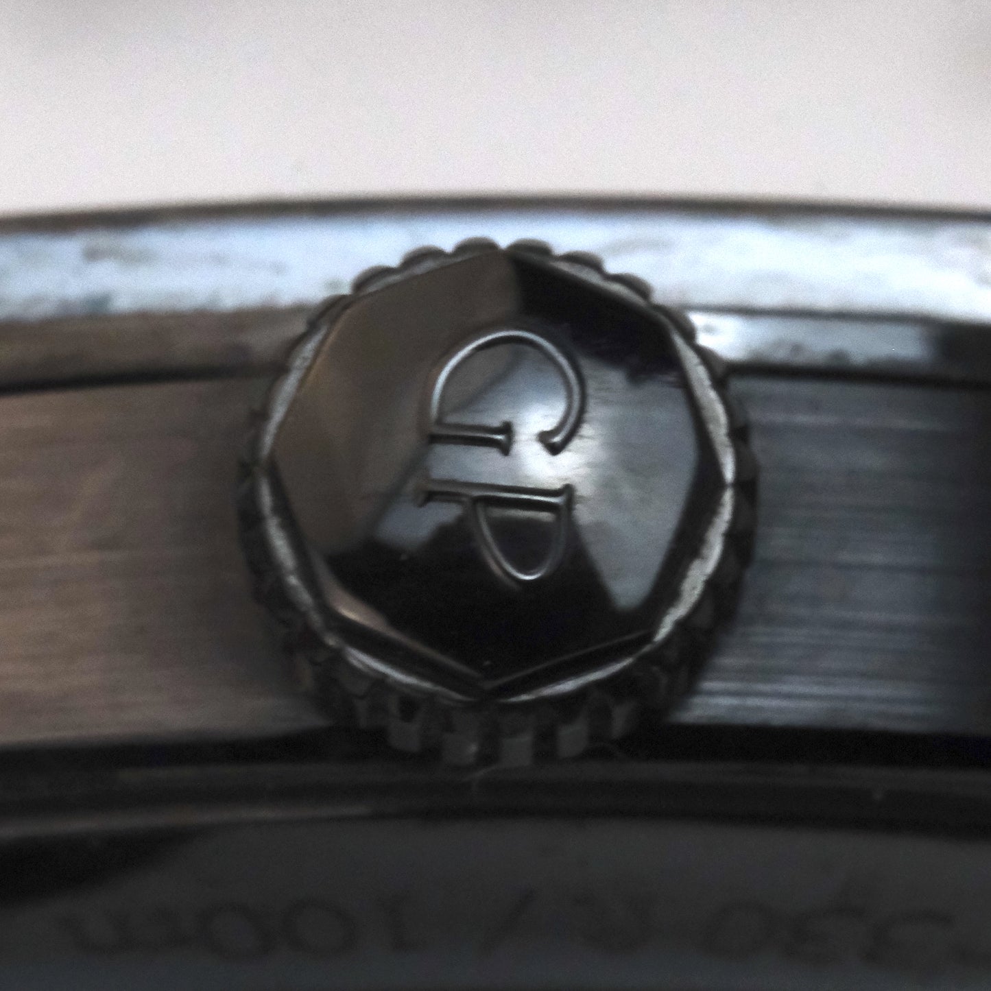 Girard-Perregaux Laureato Ceramic 38mm, 81005-32-631