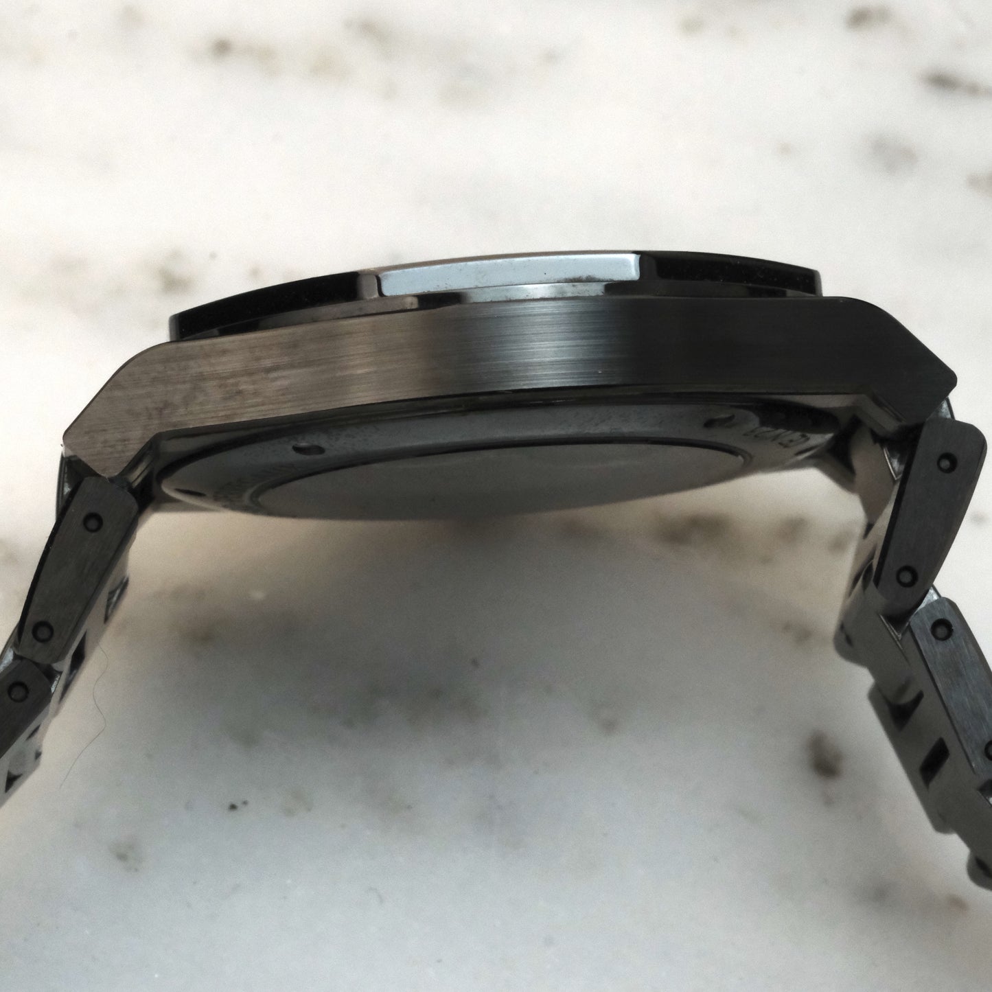 Girard-Perregaux Laureato Ceramic 38mm, 81005-32-631