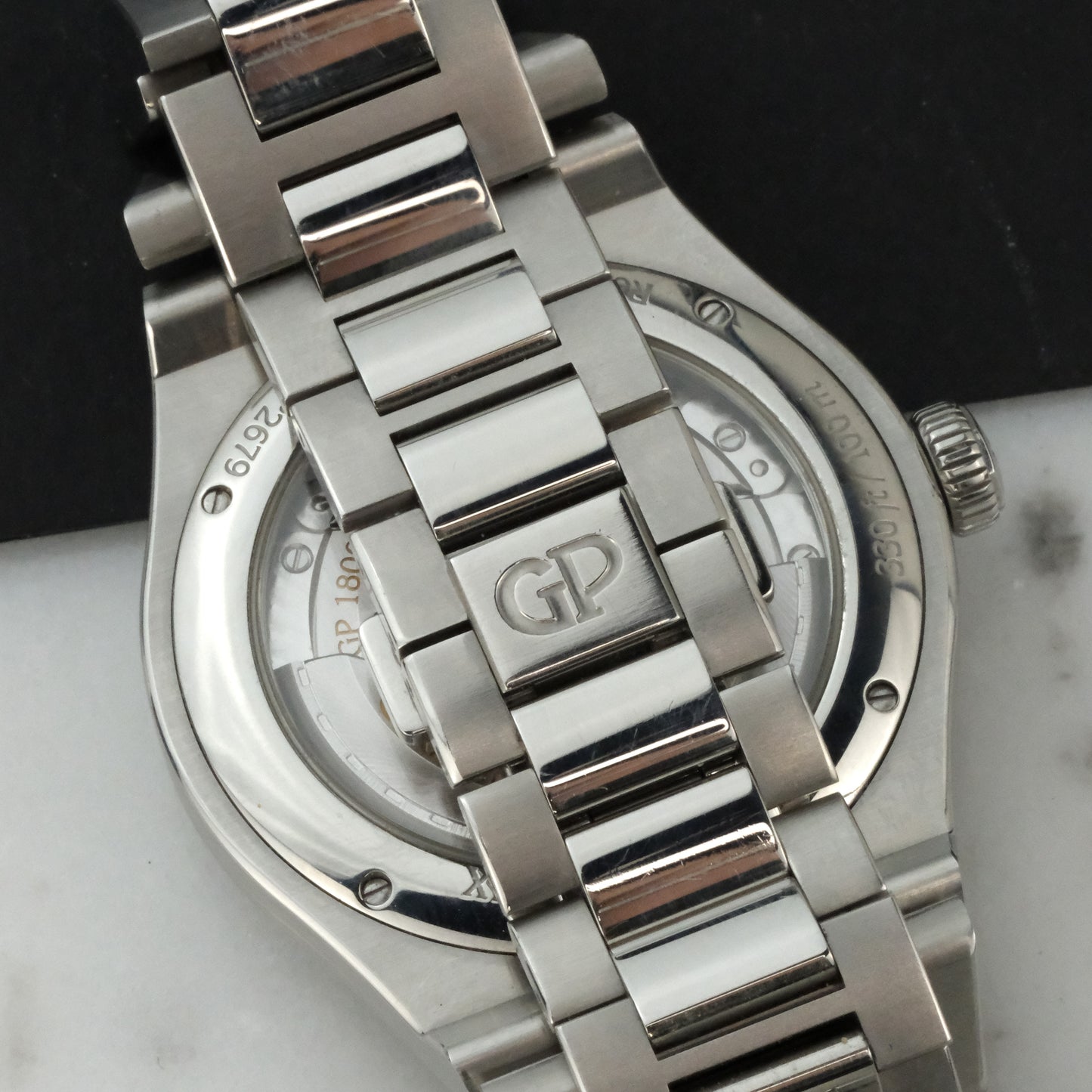 2022 Girard-Perregaux Laureato | 81010-11-431-11A | Full Set