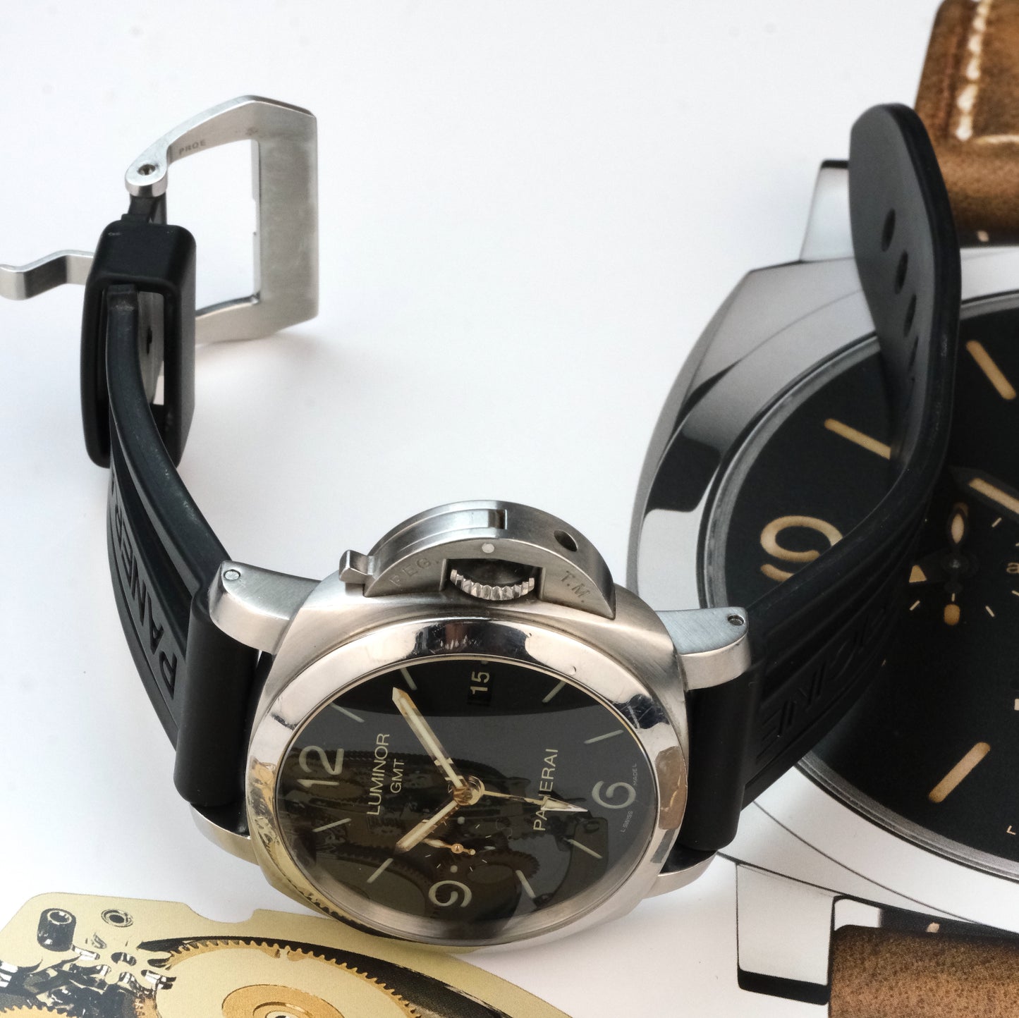 Panerai Luminor Men's Automatic Black Watch with papers and extra strap - PAM00320