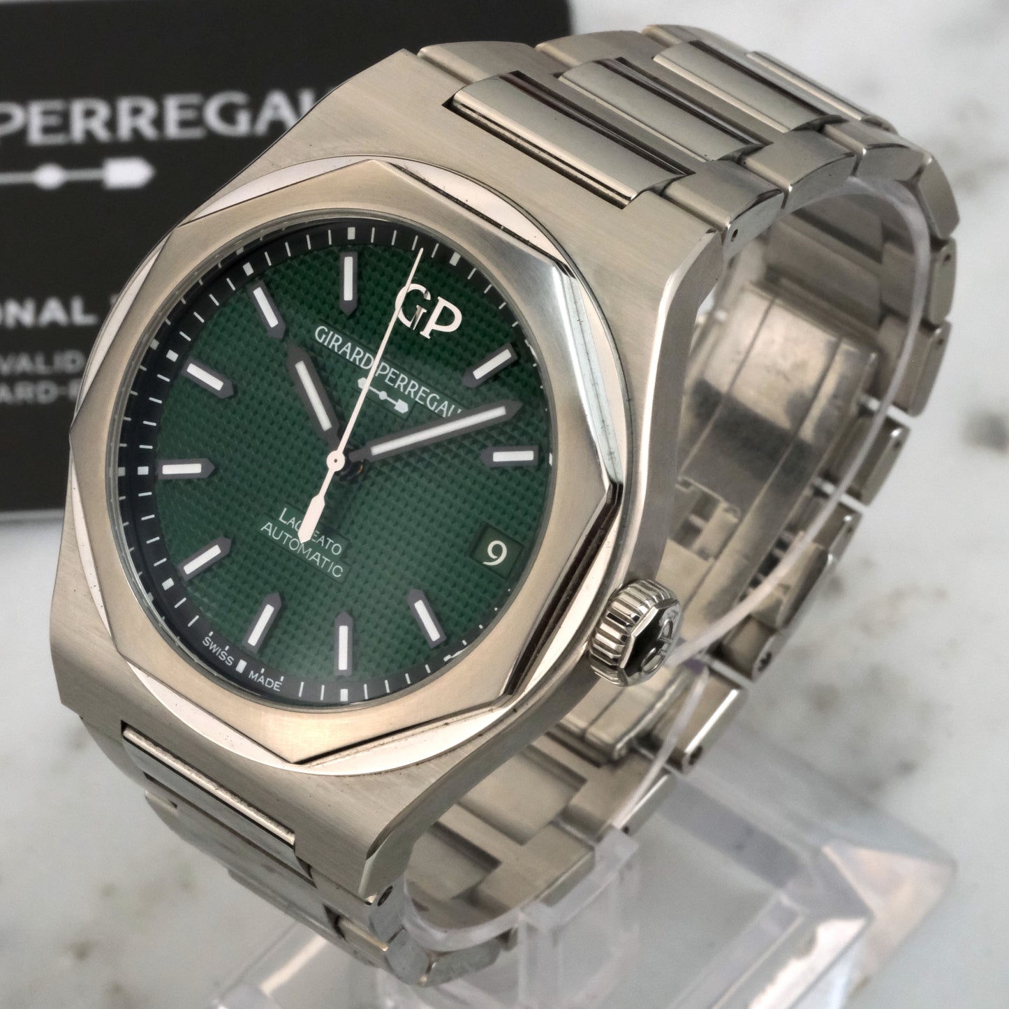 2023 Girard-Perregaux Laureato Green | 81010-11-3153-1CM | Full Set