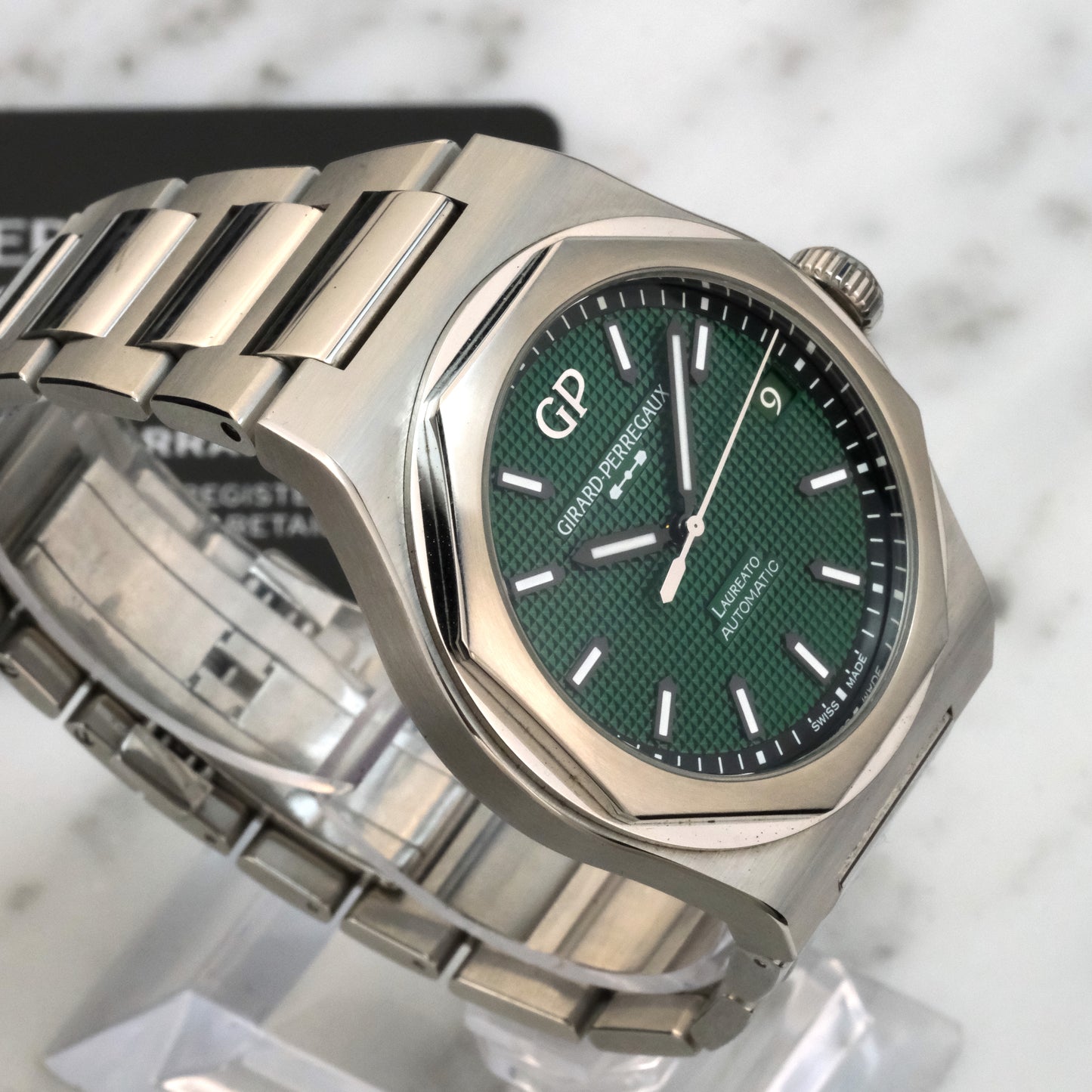 2023 Girard-Perregaux Laureato Green | 81010-11-3153-1CM | Full Set
