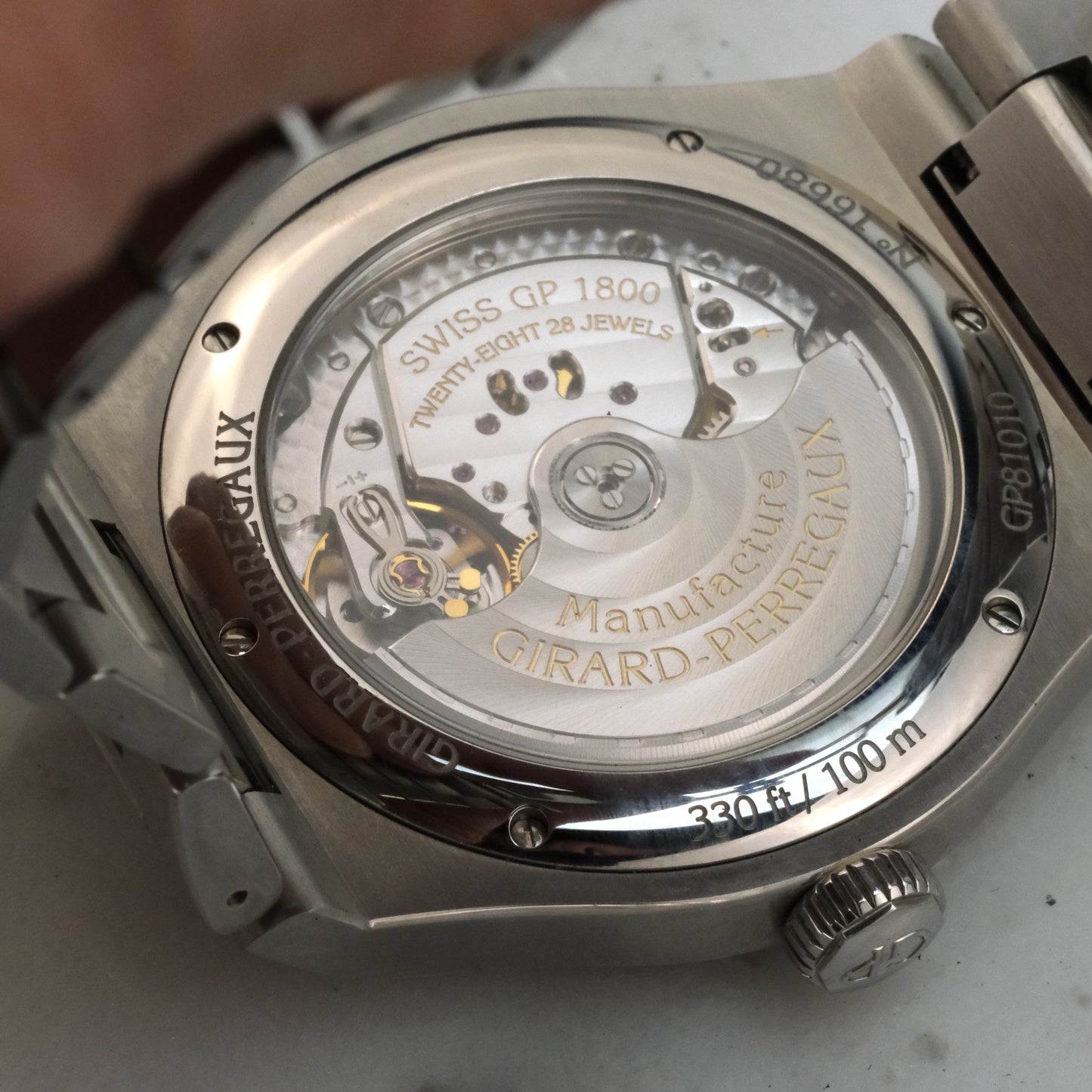 2023 Girard-Perregaux Laureato Green | 81010-11-3153-1CM | Full Set