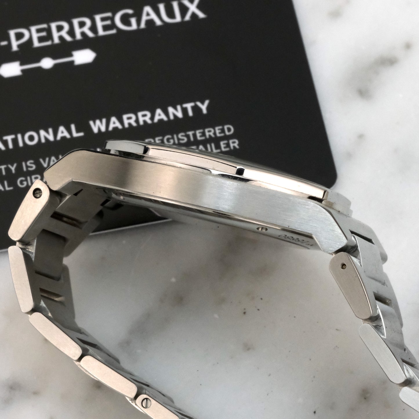 2023 Girard-Perregaux Laureato Green | 81010-11-3153-1CM | Full Set