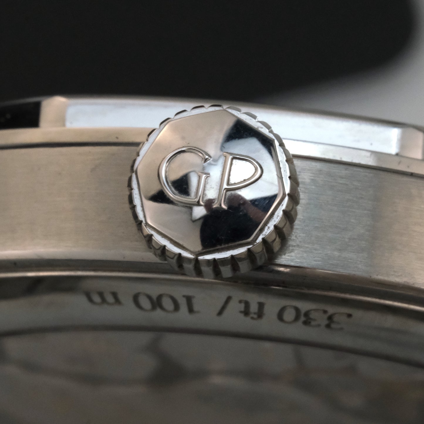 2023 Girard-Perregaux Laureato Green | 81010-11-3153-1CM | Full Set