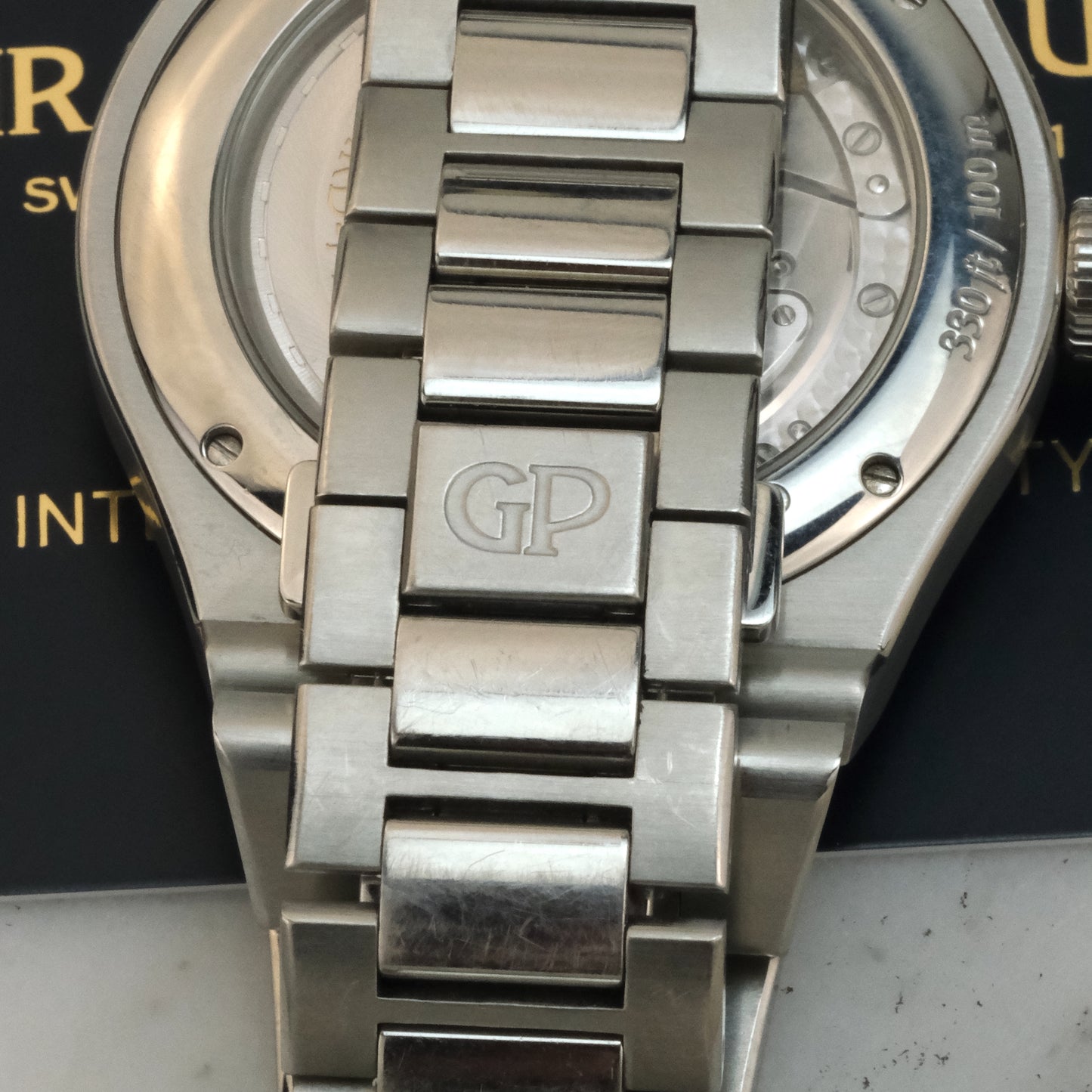 2018 Girard-Perregaux Laureato | 81010-11-431-11A | Full Set