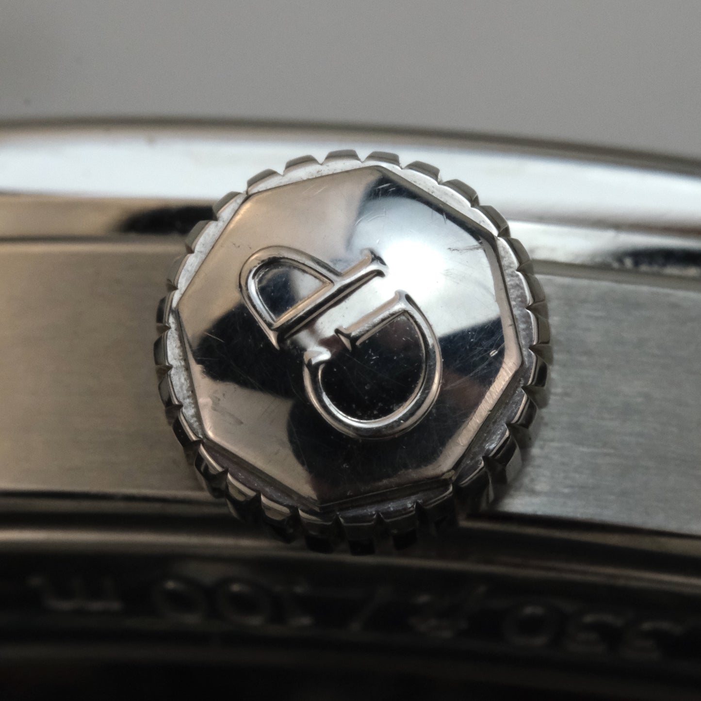 2018 Girard-Perregaux Laureato | 81010-11-431-11A | Full Set