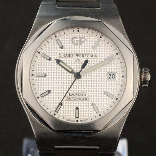 2021 Girard-Perregaux Laureato 81005, White Dial 38mm