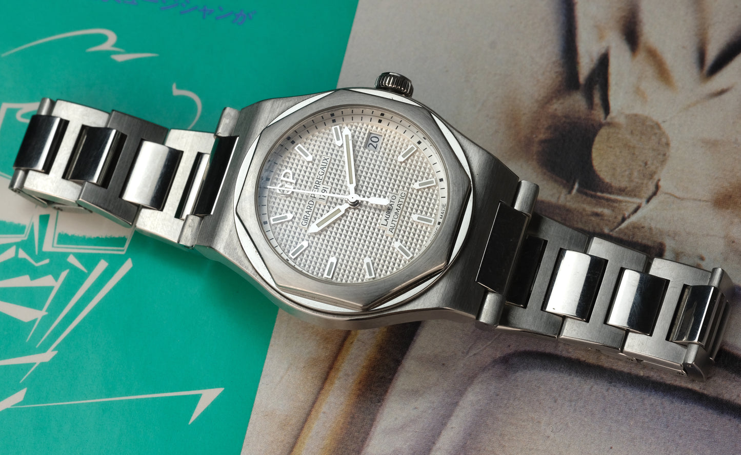 2021 Girard-Perregaux Laureato 81005, White Dial 38mm