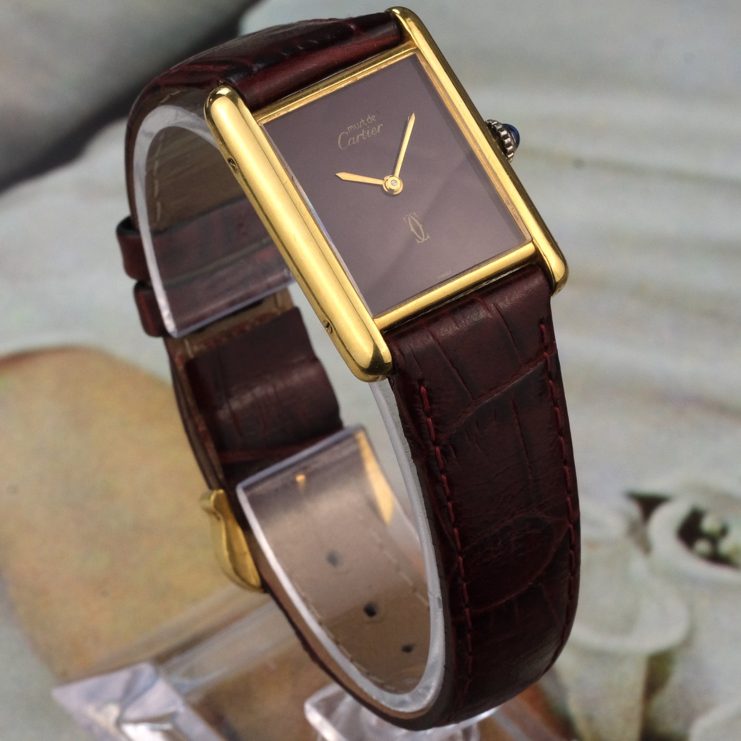 Vintage Tank Must, Burgundy Dial