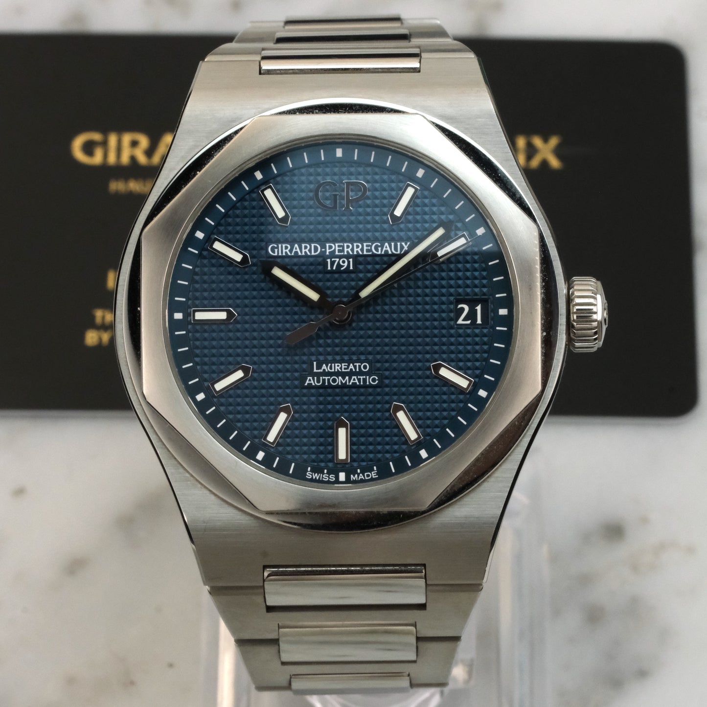2021 Girard-Perregaux Laureato 81010-11-431-11A Full Set