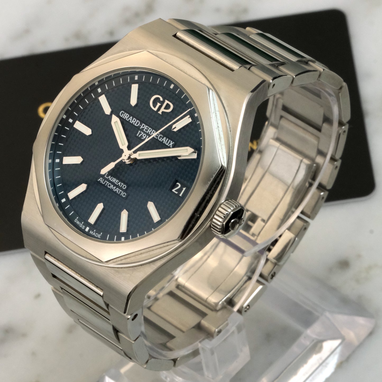 2021 Girard-Perregaux Laureato 81010-11-431-11A Full Set