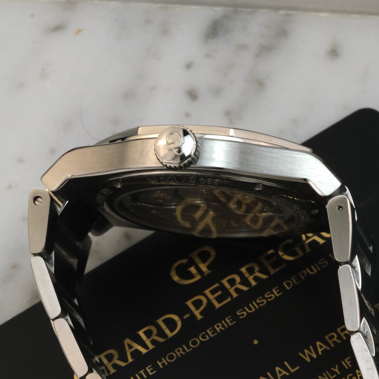 2021 Girard-Perregaux Laureato 81010-11-431-11A Full Set