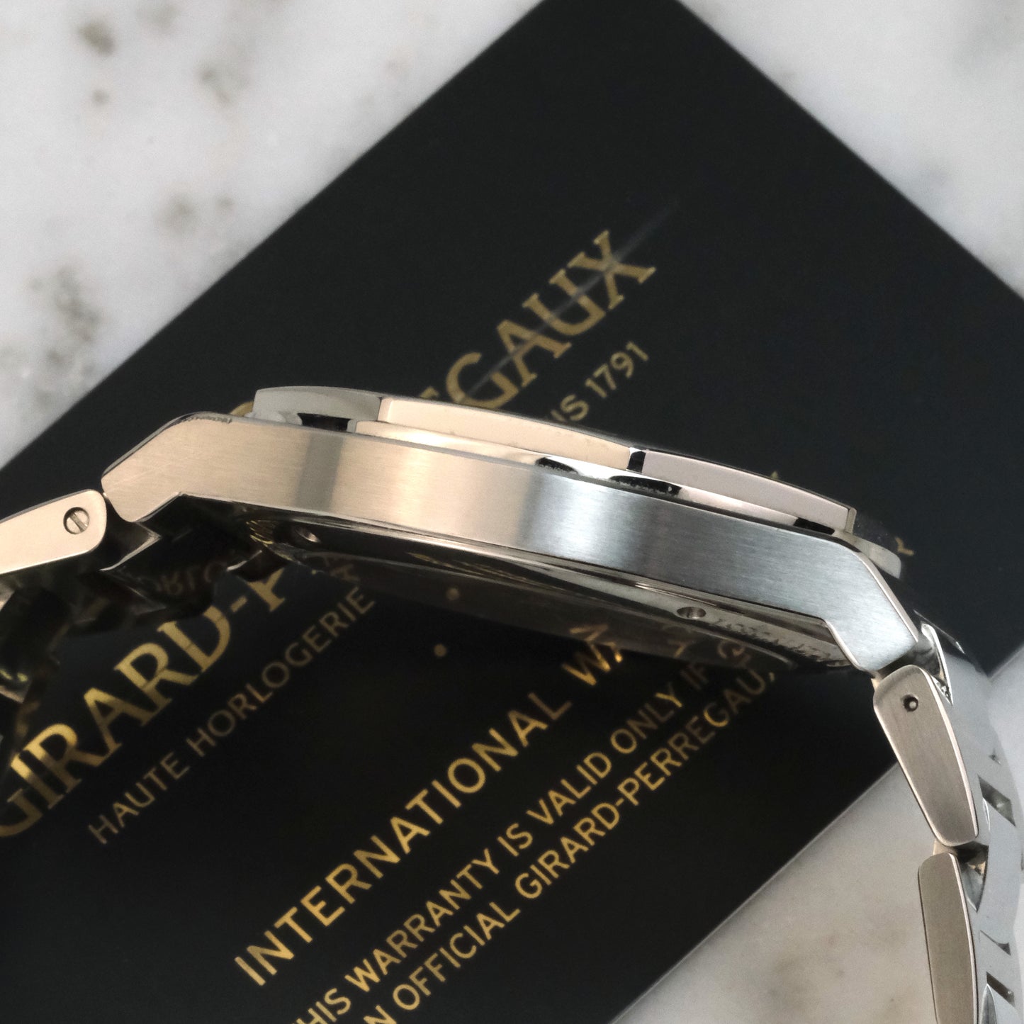 2021 Girard-Perregaux Laureato 81010-11-431-11A Full Set