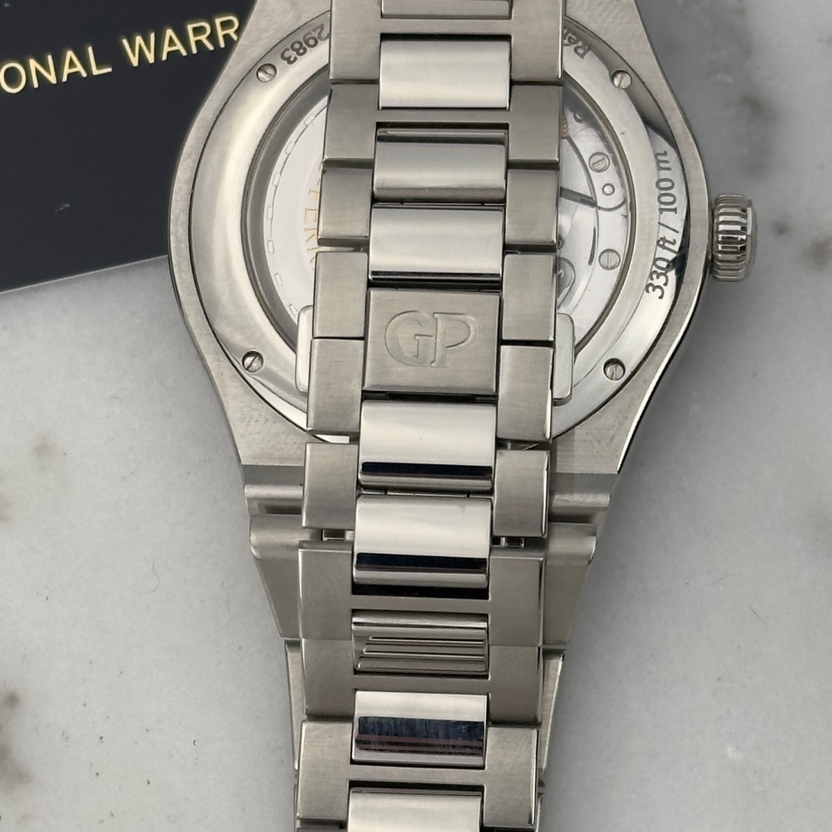 2019 Girard-Perregaux Laureato 42 Blue | 81010-11-431-11A | Full set
