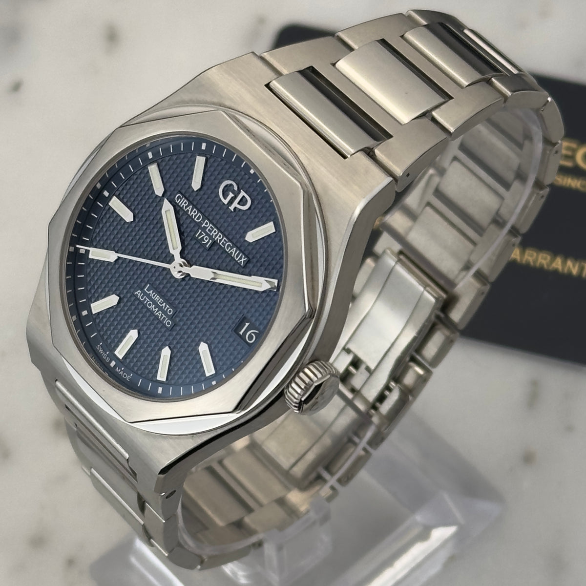 2019 Girard-Perregaux Laureato 42 Blue | 81010-11-431-11A | Full set