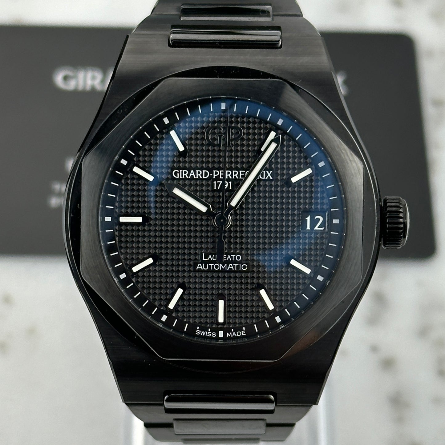 Girard-Perregaux Laureato 42 Ceramic | 81010-32-631-32A