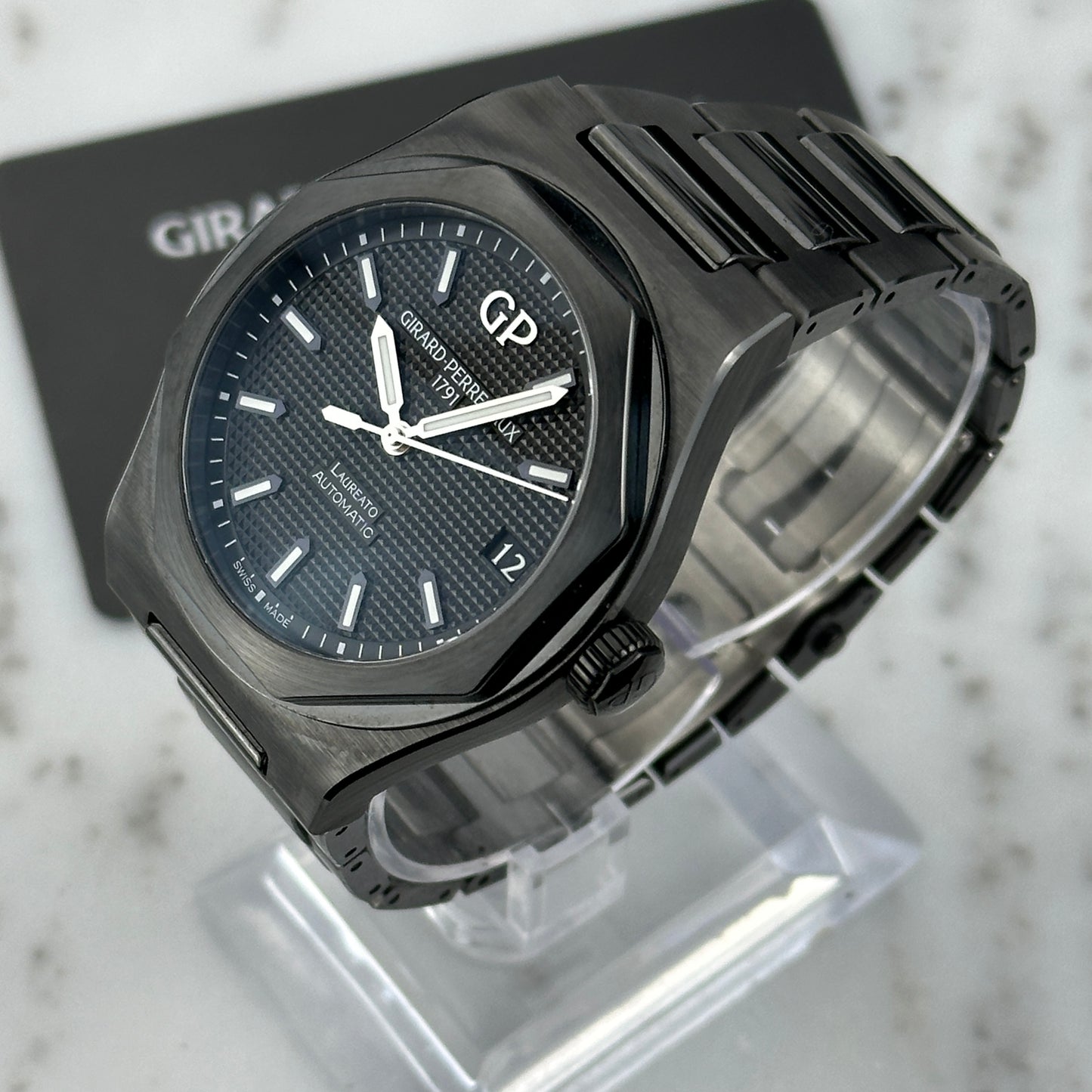 Girard-Perregaux Laureato 42 Ceramic | 81010-32-631-32A