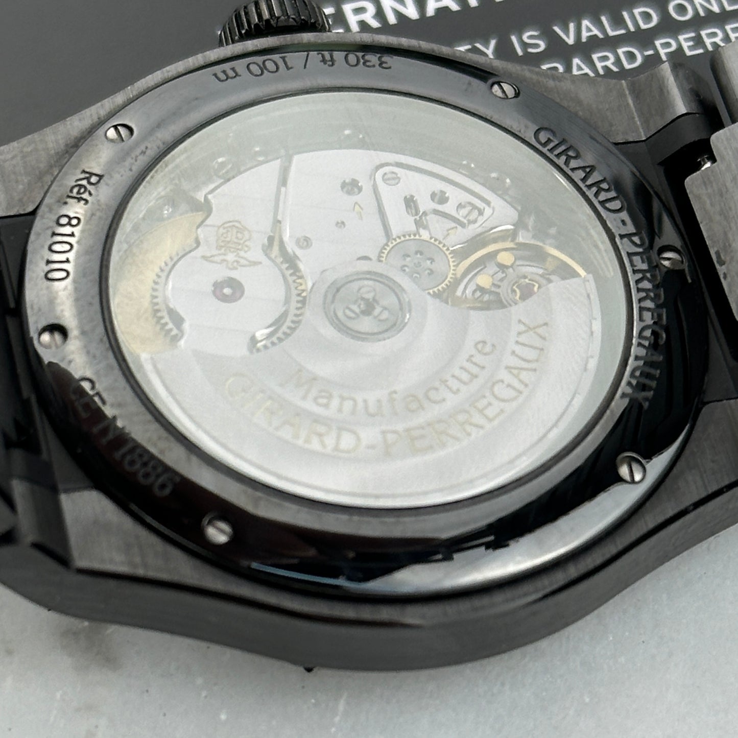 Girard-Perregaux Laureato 42 Ceramic | 81010-32-631-32A