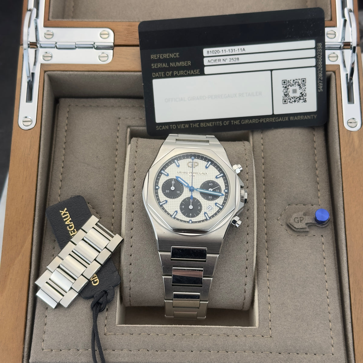 2021 Girard-Perregaux Laureato Chronograph | 81020-11-131-11A | Box & Papers