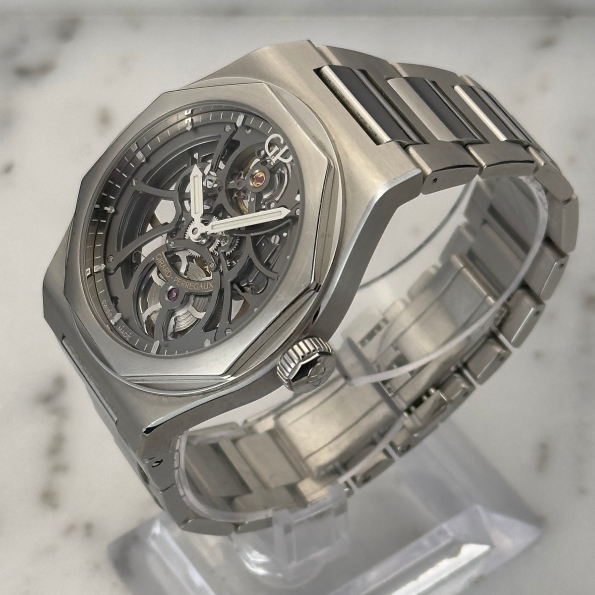 Girard-Perregaux Laureato Skeleton | 81015-11-001-11A