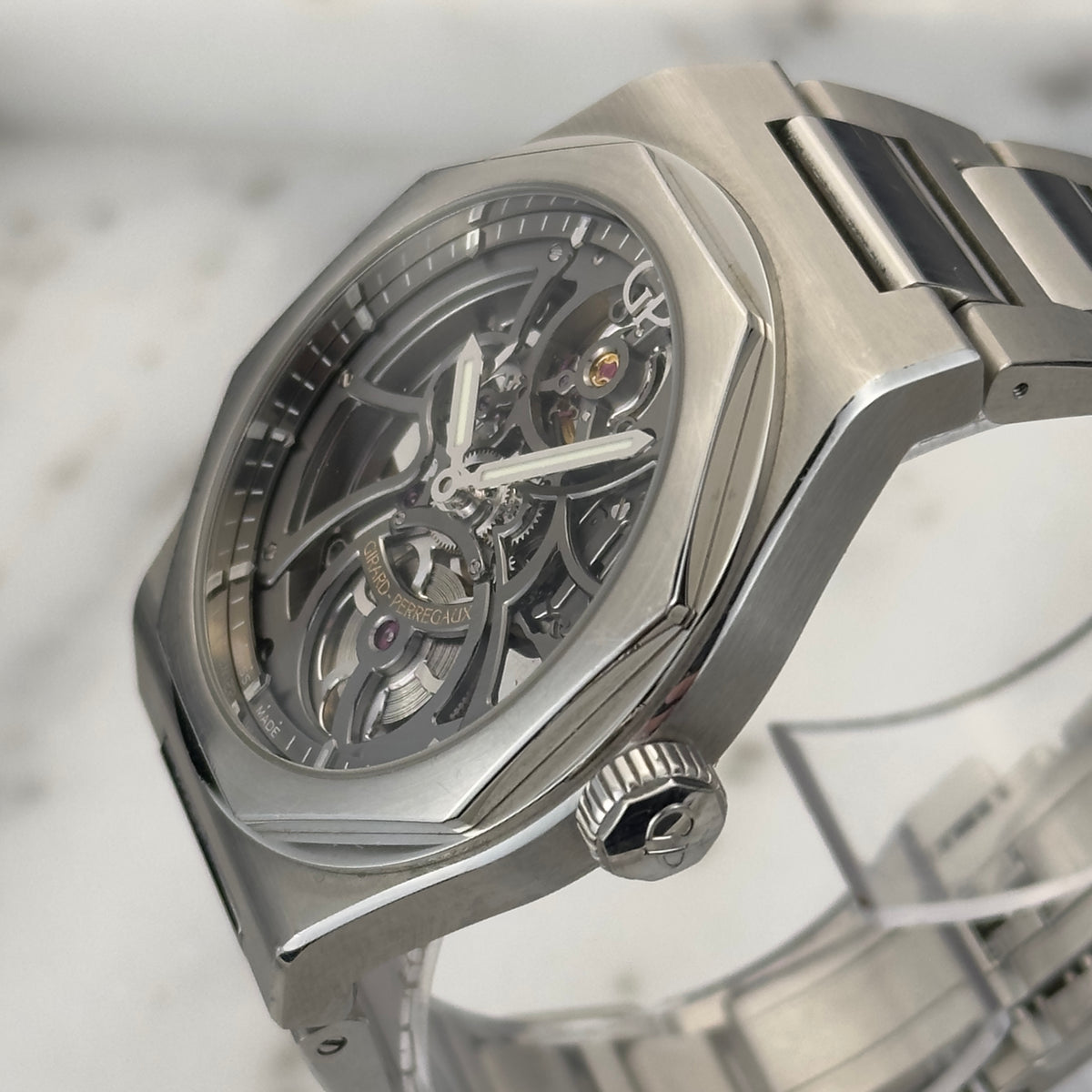 Girard-Perregaux Laureato Skeleton | 81015-11-001-11A