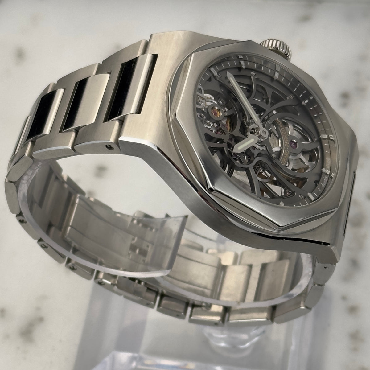 Girard-Perregaux Laureato Skeleton | 81015-11-001-11A