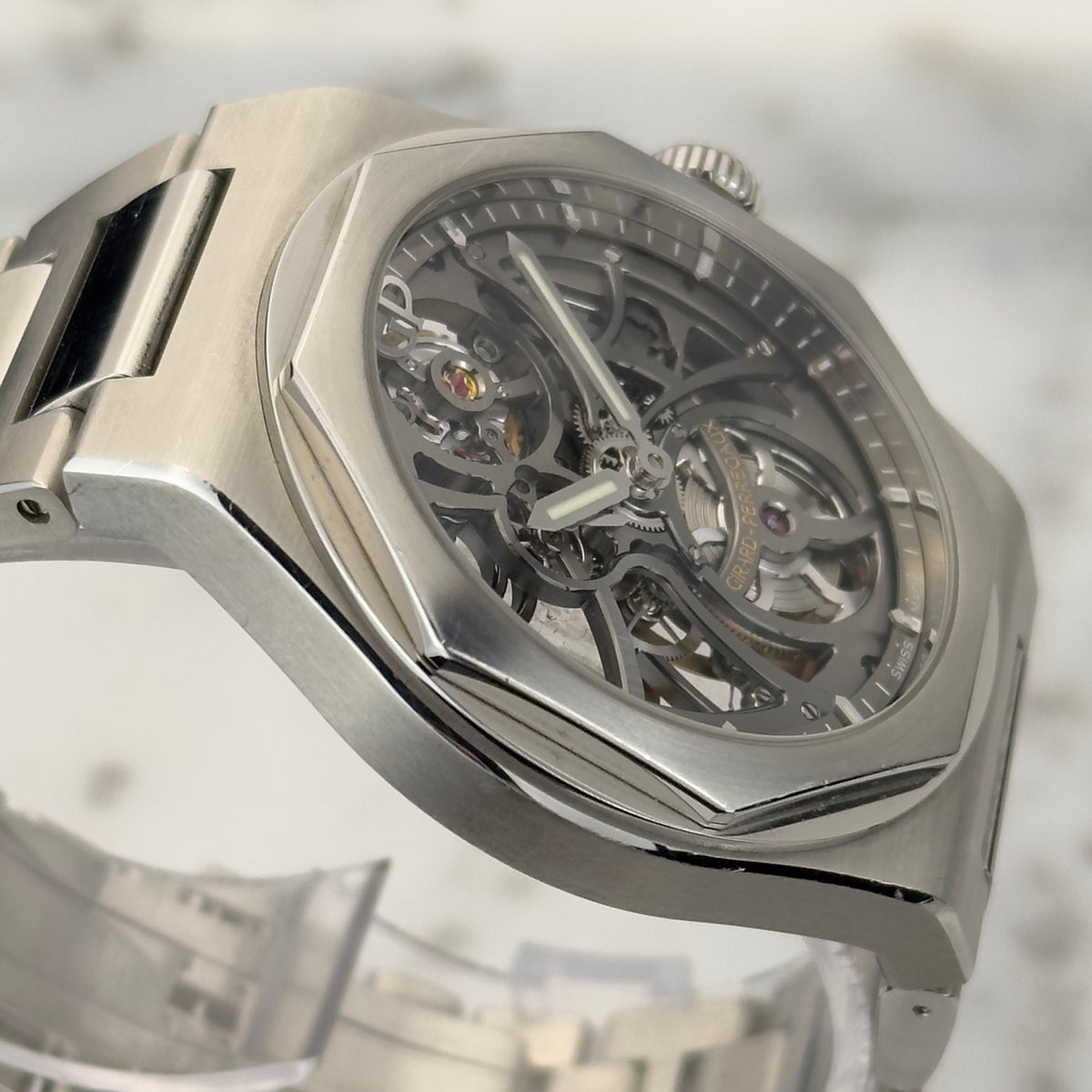 Girard-Perregaux Laureato Skeleton | 81015-11-001-11A