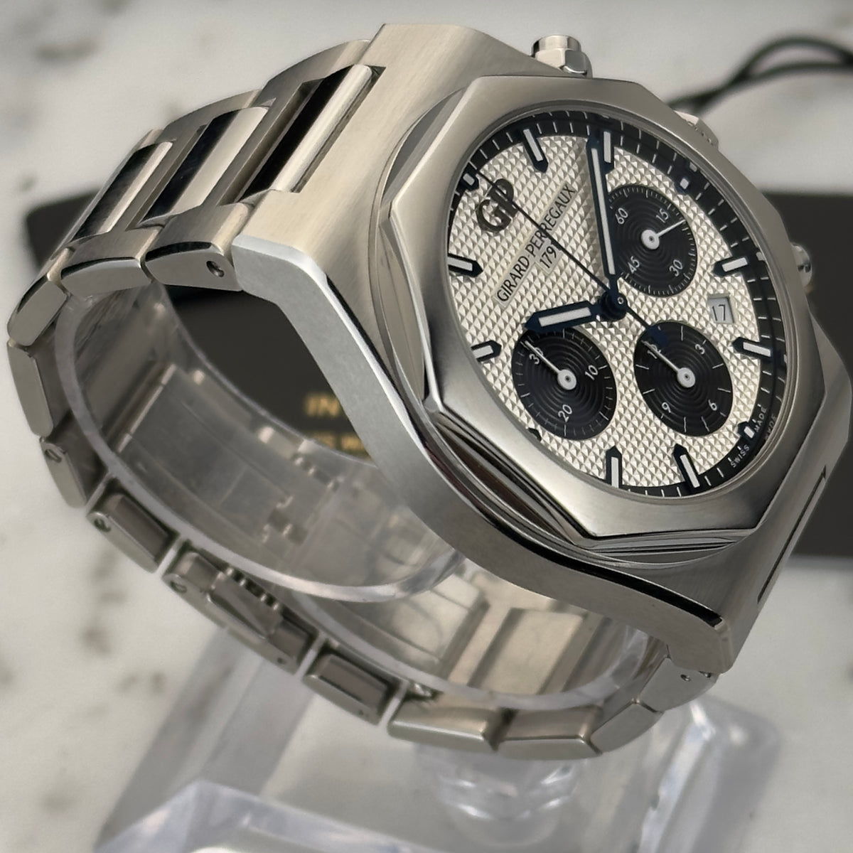 2021 Girard-Perregaux Laureato Chronograph | 81020-11-131-11A | Box & Papers