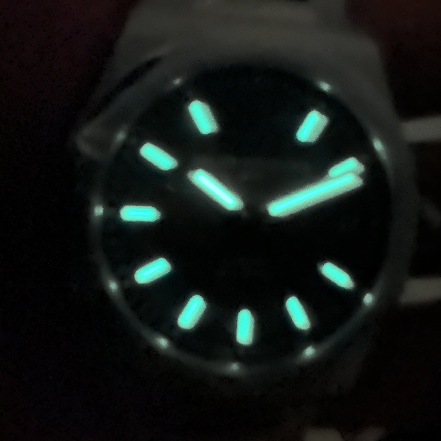 2022 Girard-Perregaux Laureato | 81010-11-431-11A | Full Set