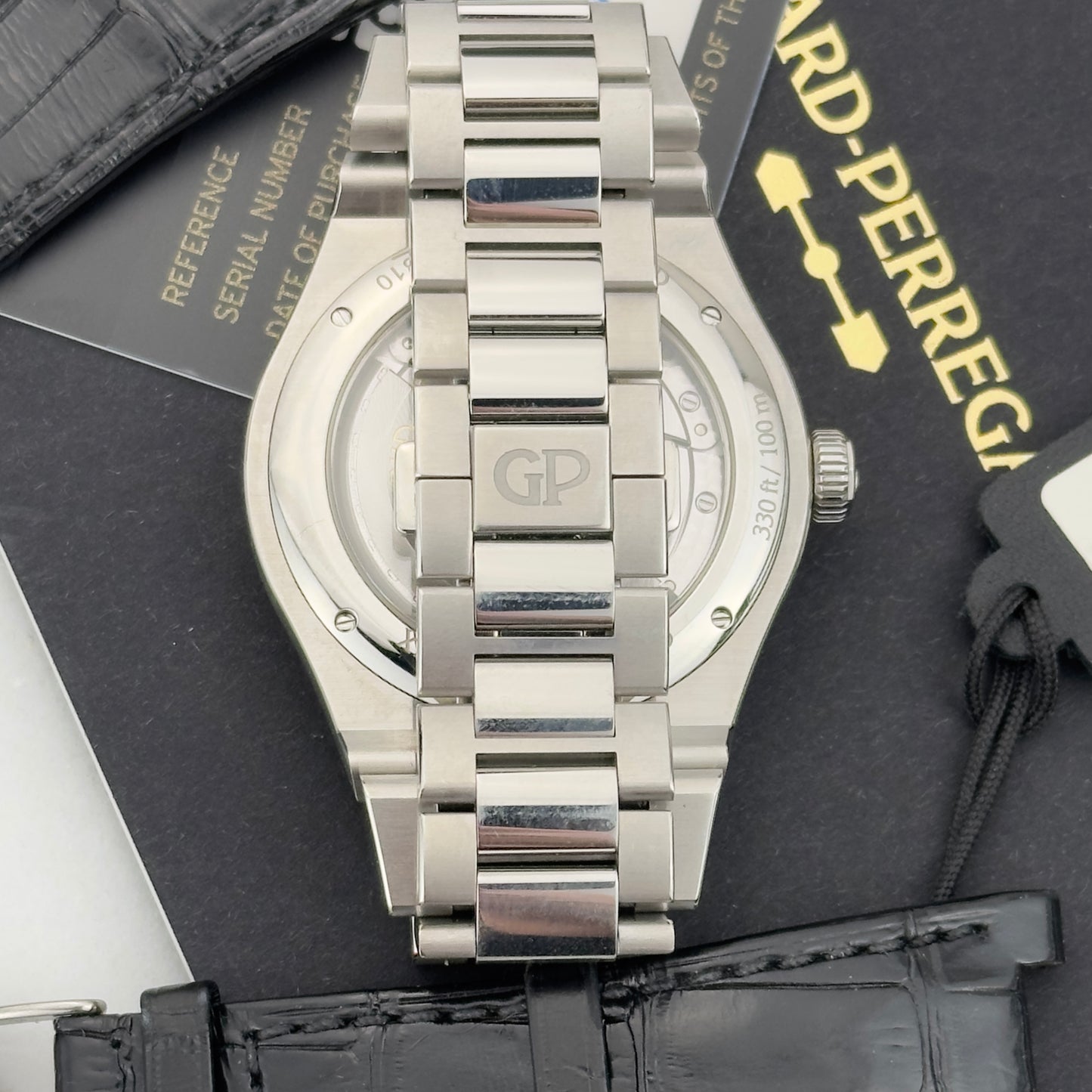2022 Girard-Perregaux Laureato 42 Black | 81010-11-634-11A | Full Set