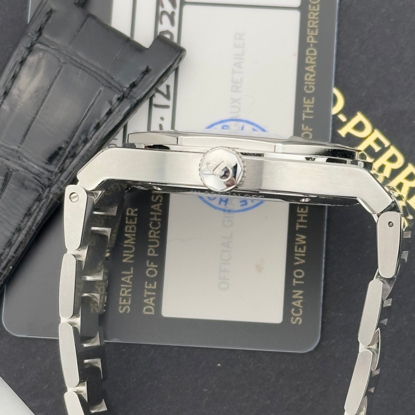 2022 Girard-Perregaux Laureato 42 Black | 81010-11-634-11A | Full Set
