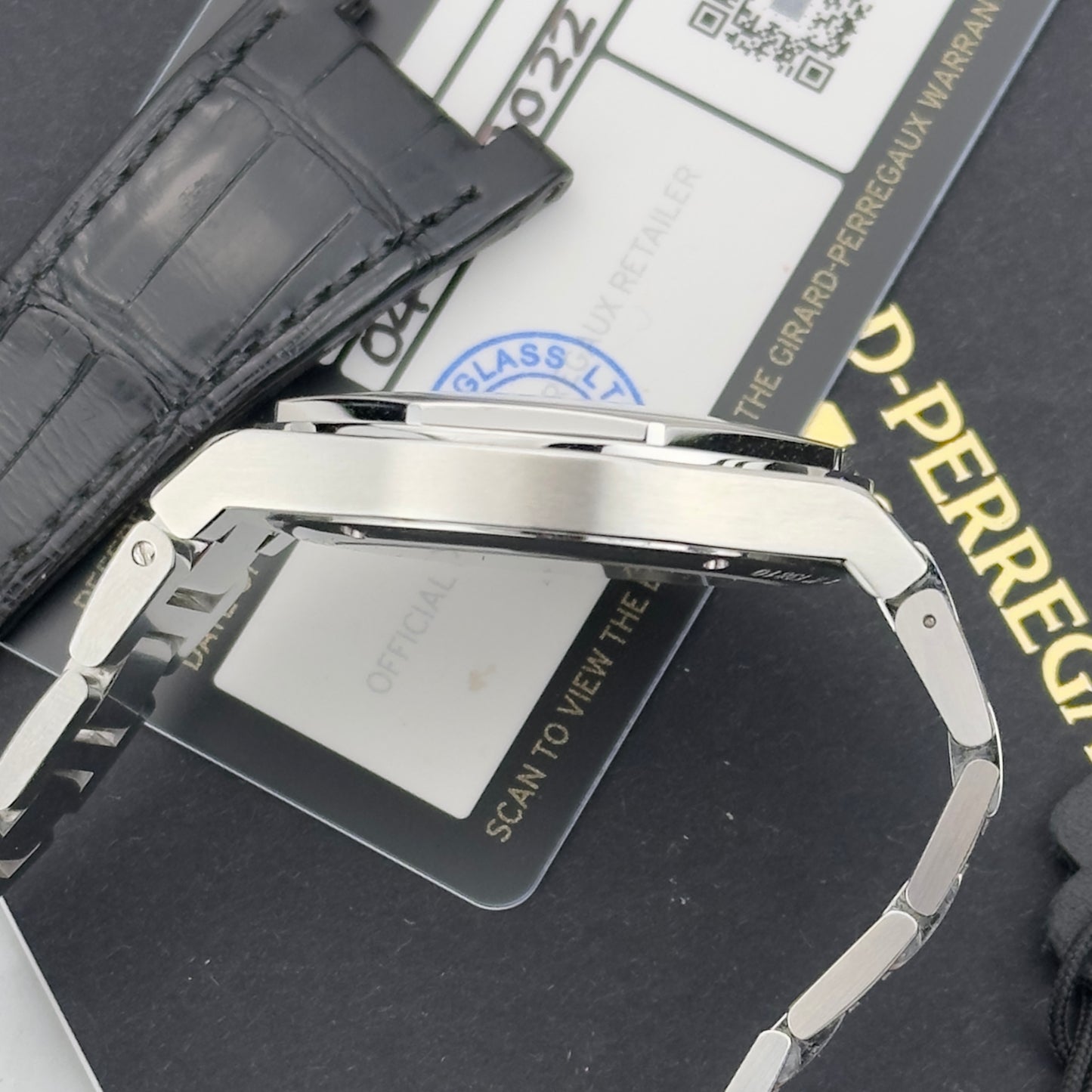 2022 Girard-Perregaux Laureato 42 Black | 81010-11-634-11A | Full Set