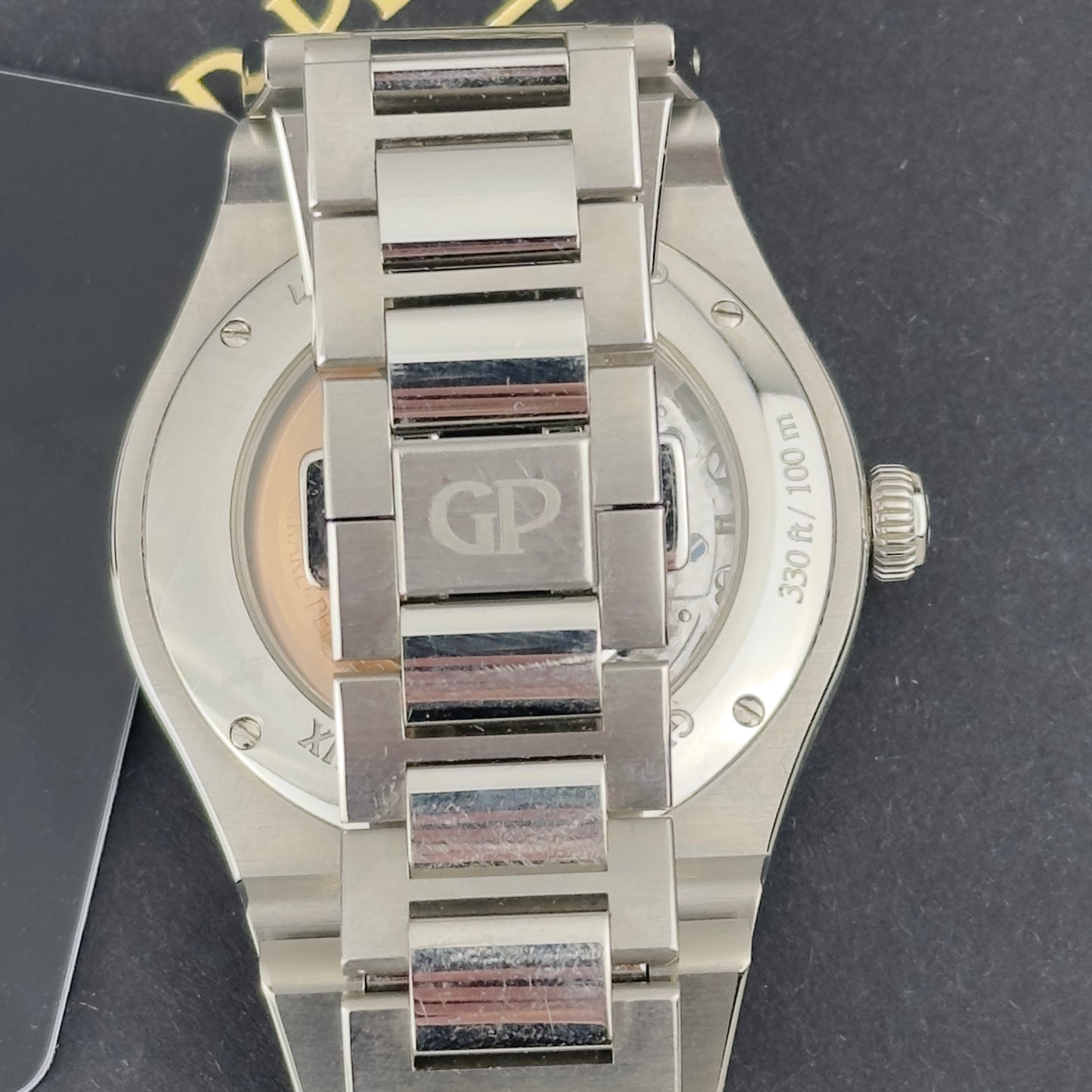 2025 Girard-Perregaux Laureato 38 Sage Green | 81005-11-3407-1CM | Full Set