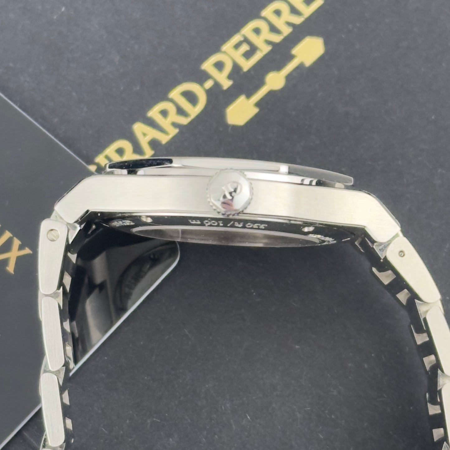2025 Girard-Perregaux Laureato 38 Sage Green | 81005-11-3407-1CM | Full Set